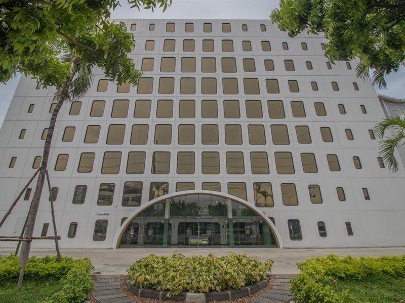 Justice Hotel Bangkok Exterior photo