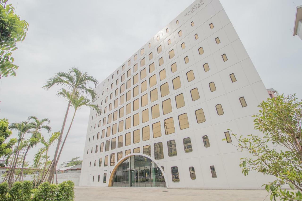Justice Hotel Bangkok Exterior photo